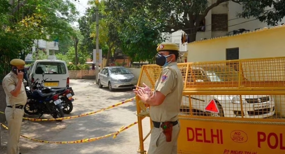 एक फिर अटक गई दिल्ली की सांसें, मिला संदिग्ध बैग